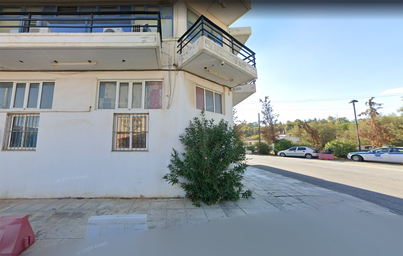 Άνδρας επιτέθηκε με μαχαίρι στον σκοπό & στον αξιωματικό υπηρεσίας στο ΑΤ Μάνδρας: Με πυρά απάντησαν οι αστυνομικοί