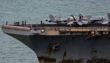 Τραγικές εικόνες από το USS «Abraham Lincoln»: Σε άθλια κατάσταση το αμερικανικό αεροπλανοφόρο (φωτογραφίες)