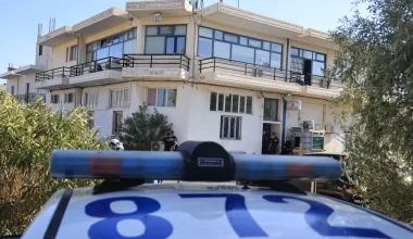 Μάνδρα: Το ψυχιατρικό ιστορικό του άνδρα που επιτέθηκε σε αστυνομικούς – Οι ακούσιες νοσηλείες στο Δρομοκαΐτειο