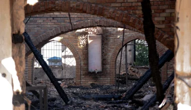 Πάτρα: Eικόνες καταστροφής μετά την μεγάλη φωτιά στο ιστορικό οινοποιείο Achaia Clauss (φωτο – βίντεο)
