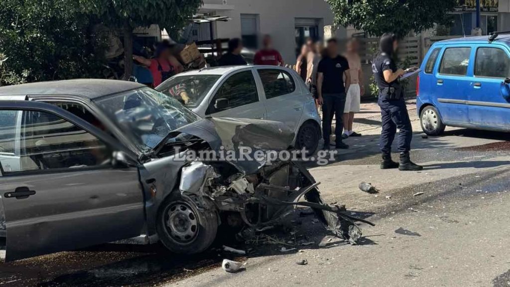 Λαμία: Μεθυσμένος οδηγός πήρε «παραμάζωμα» αυτοκίνητα – Σοβαρά τραυματισμένος στο νοσοκομείο (βίντεο)