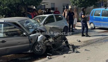 Λαμία: Μεθυσμένος οδηγός πήρε «παραμάζωμα» αυτοκίνητα – Σοβαρά τραυματισμένος στο νοσοκομείο (βίντεο)