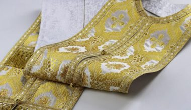 Γιατί οι ιερείς φορούν επιτραχήλιο ακόμη και σε ακολουθίες εκτός Θείας Λειτουργίας;
