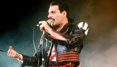 Τα αποκαλυπτήρια της εντυπωσιακής τοιχογραφίας του Φρέντι Μέρκιουρι στο Γουέμπλεϊ Παρκ του Λονδίνου (φωτο)