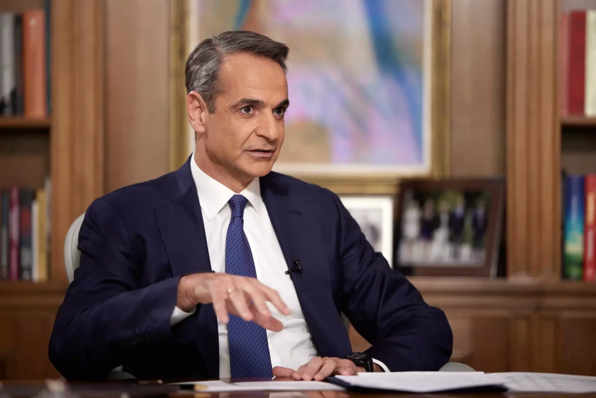 Ο Κ.Μητσοτάκης στηρίζει το σχολικό βιβλίο της Ζαχαράκη με τις «οικογένειες» ομοφυλοφίλων!