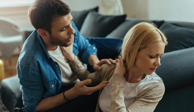 Γιατί χάνουμε το ενδιαφέρον μας όταν κάποιος μας δείχνει ότι μας θέλει πολύ