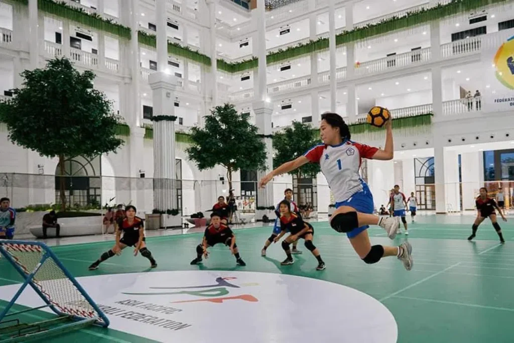 Tchoukball: Το άθλημα όπου δεν πρέπει να αφήσεις την μπάλα να ακουμπήσει το έδαφος