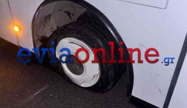 Εύβοια: Έσκασαν δύο λάστιχα σε πούλμαν με 50 επιβάτες στην Εθνική (βίντεο)