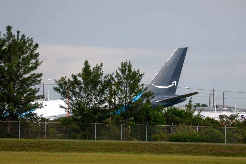 Μαϊάμι: Αεροσκάφος Boeing 767 της Amazon βγήκε εκτός διαδρόμου κατά την προσγείωση