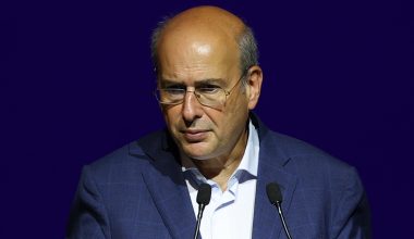 Ο Κ.Χατζηδάκης επιμένει ότι η κυβέρνηση έχει κάνει κινήσεις για τις… τιμές των καυσίμων