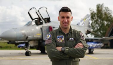 Συντριβή F-4 στην Τανάγρα: Μοναχογιός τεχνικού της ΠΑ και πατέρας ενός αγοριού ο άτυχος Επισμηναγός