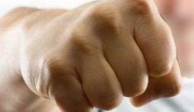 Νεαροί πιάστηκαν στα χέρια μέσα στο λεωφορείο της γραμμής 203 στο Παγκράτι