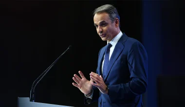 Με συνταγή «δώστα όλα» οι εξαγγελίες του Κ.Μητσοτάκης στην ΔΕΘ αλλά κουβέντα για ακρίβεια που απομυζεί τους μισθούς