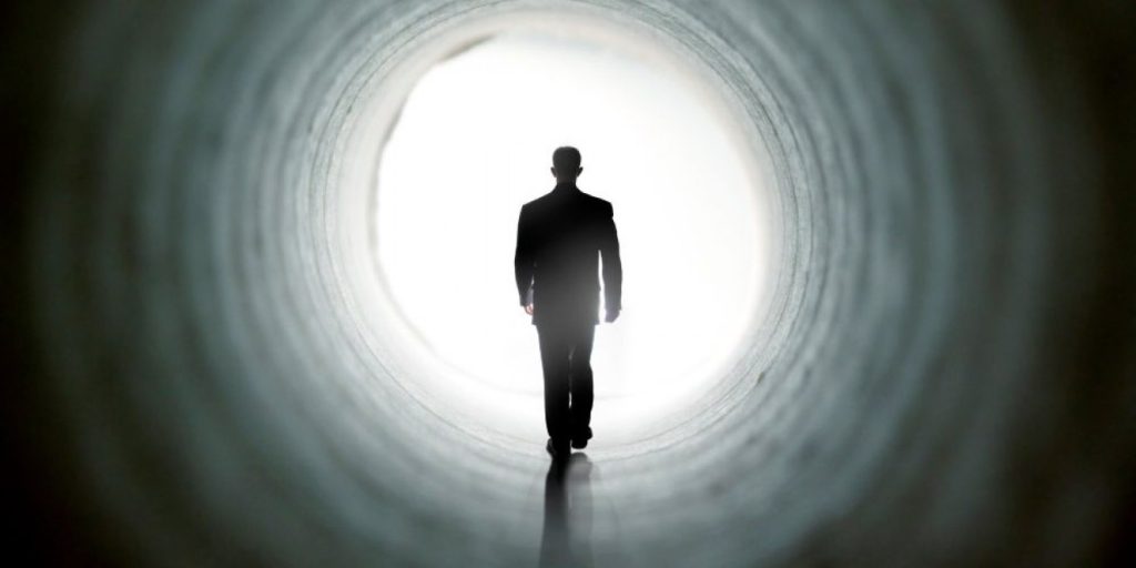 Τι συμβαίνει στα μαλλιά και τα νύχια μετά τον θάνατο – Η αλήθεια πίσω από έναν γνωστό μύθο