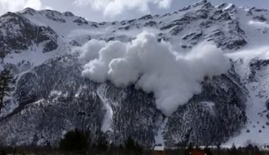 Kαύκασος: Τουλάχιστον 11 νεκροί ορειβάτες μετά από χιονοστιβάδα – Έξι ακόμα αγνοούνται (βίντεο)