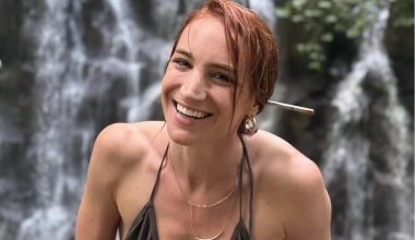 Σ.Γουλιώτη: Ποζάρει με μπικίνι στα εντυπωσιακά τοπία της Ισλανδίας – Δείτε φωτογραφίες