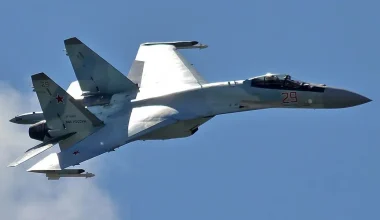 Ρωσία: Δύο μαχητικά Su-35S συγκρούστηκαν στον αέρα πάνω από το Κουρσκ – Νεκρός ο ένας πιλότος