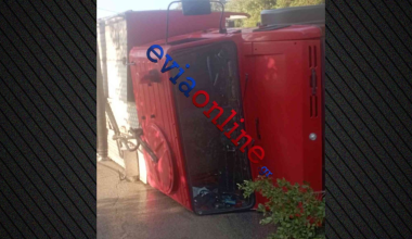 Κύμη: Ανετράπη πυροσβεστικό όχημα στην περιοχή Μισόκαμπος – Στο νοσοκομείο δύο εποχιακοί πυροσβέστες