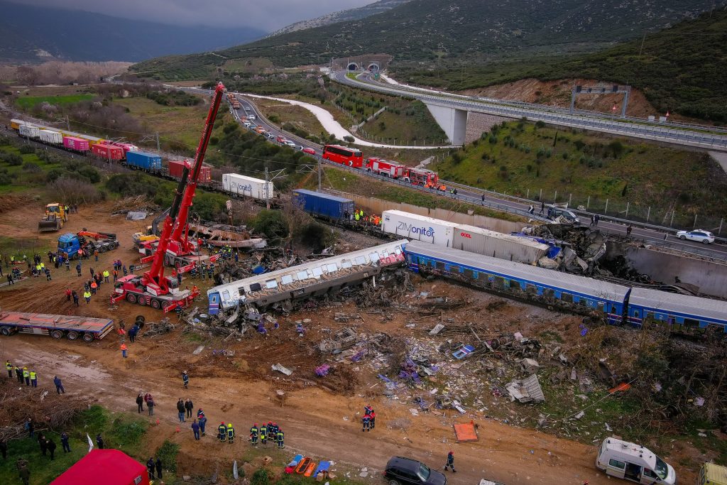 Δίκη για το έγκλημα των Τεμπών: Επιστρέφουν στο εδώλιο οι 36 κατηγορούμενοι – Στο επίκεντρο οι καταθέσεις μαρτύρων