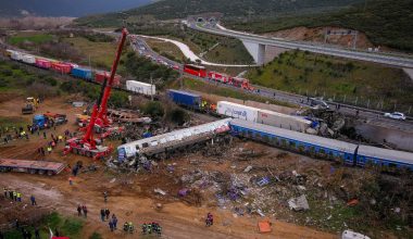 Δίκη για το έγκλημα των Τεμπών: Επιστρέφουν στο εδώλιο οι 36 κατηγορούμενοι – Στο επίκεντρο οι καταθέσεις μαρτύρων