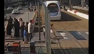 Τουρκία: Περαστικός έσωσε 5χρονο κορίτσι από διερχόμενο τραμ (βίντεο)
