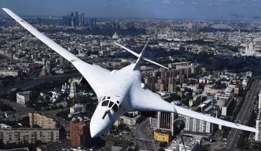 Τρόμος στο Κραματόρσκ: Βομβαρδιστικά Tu-160 και Tu-95 εξαπολύουν τους Kh-101 διαλύοντας την πόλη (βίντεο)