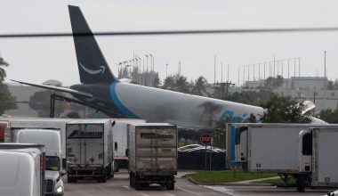 Ανακτήθηκαν τα «μαύρα κουτιά» του αεροσκάφους της Amazon που παρέσυρε οχήματα στο Μαϊάμι