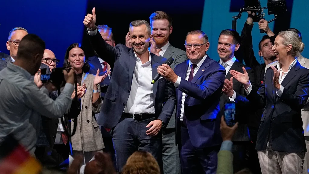 Το AfD σαρώνει και στις δημοσκοπήσεις: «Πρέπει να κυβερνήσει οπωσδήποτε την Σαξονία-Άνχαλτ» λένε 6 στους 10