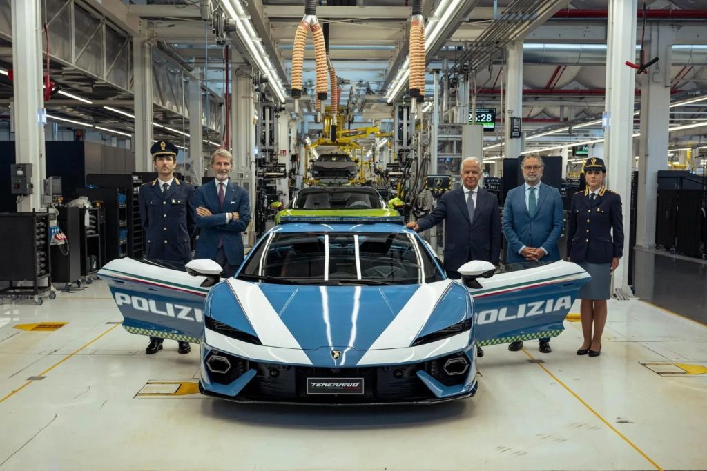 Γιατί η ιταλική αστυνομία χρειάζεται Lamborghini 920 ίππων; (βίντεο)