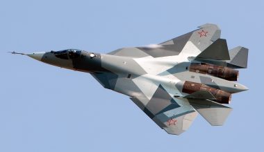 Διεθνής πρεμιέρα για το ρωσικό Su-57E στην Αίγυπτο: Παρουσιάστηκε με νέα όπλα και drones S-71