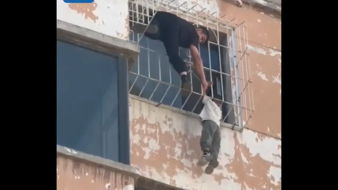 Βίντεο: 5χρονος κρεμόταν στο κενό από τον 6ο όροφο πολυκατοικίας στην Κίνα – Πώς σώθηκε