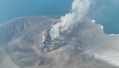 Ινδονησία: Αγνοούνται πέντε δημοσιογράφοι που κάλυπταν την έκρηξη του Κρακατάου