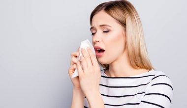 Γιατί μερικοί άνθρωποι φτερνίζονται όταν έχουν χορτάσει πολύ;