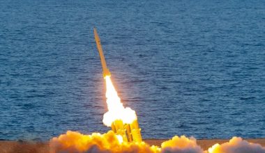 Ξεσπάθωσε ο Στρατηγός Αλί Αμπντολαχί: «Θα διαλύσουμε όλες τις αμερικανικές βάσεις εάν πλήξουν δεξαμενόπλοιά μας»