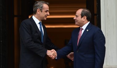 Στο Ελ Αλαμέιν ο Κ.Μητσοτάκης: Tριμερής με Κύπρο και συνάντηση με τον Αλ Σίσι