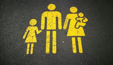 «Αδειάζει» από παιδιά η Λάρισα: Μειώθηκαν κατά 30% οι γεννήσεις μέσα σε μία δεκαετία – Τι θα γίνει με τα σχολεία