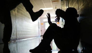 Ηράκλειο: Άγριος ξυλοδαρμός 15χρονου από συνομηλίκους του κάτω από το σπίτι του