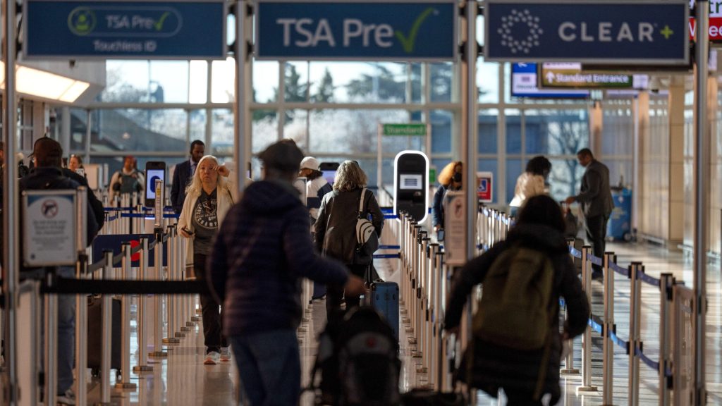 ΗΠΑ: Ξανά στις πύλες των αεροδρομίων χωρίς εισιτήριο – Τι αλλάζει μετά την 11η Σεπτεμβρίου