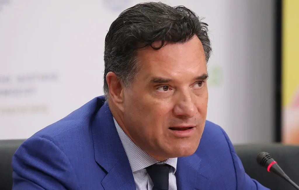 Ο Άδωνις Γεωργιάδης «αδειάζει» την Stem Cell – Τι λέει για την κλινική όπου είχε πάει ο Γιώργος Μαζωνάκης