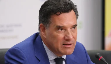 Ο Άδωνις Γεωργιάδης «αδειάζει» την Stem Cell – Τι λέει για την κλινική όπου είχε πάει ο Γιώργος Μαζωνάκης