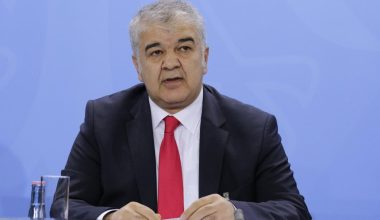 Γκιοκάι Σοφούογλου: Kάνει και υποδείξεις ο πρόεδρος της τουρκικής κοινότητας – «Πείτε όχι σε συνεργασία με το AfD»