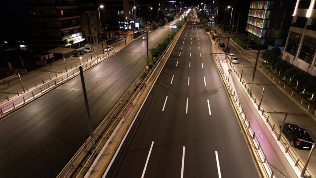 Οδηγός έτρεχε με Audi A4 στη λεωφ.Συγγρού με πάνω από 200 χλμ/ώρα: Τι προβλέπει ο ΚΟΚ (βίντεο)