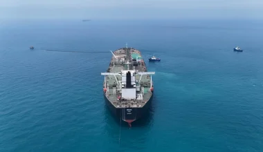 Το αποτέλεσμα της σφοδρής επίθεσης στο ελληνόκτητο τάνκερ «New Andros»: Σώοι οι δύο Έλληνες ναυτικοί – Δείτε βίντεο