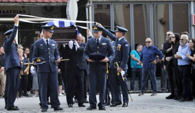 Συντριβή Phantom στην Τανάγρα: Σε κλίμα οδύνης η κηδεία του σμηναγού Δημήτρη Πέτρου στον Κατσικά Ιωαννίνων (φωτο)