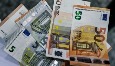 Ξεκινάει η υποβολή αιτήσεων για το εποχικό επίδομα – Οι δικαιούχοι και τα ποσά