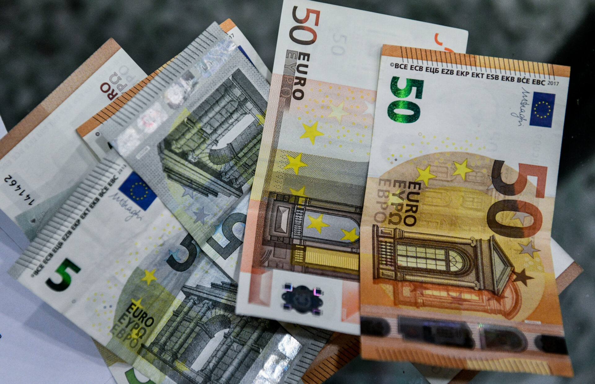 Ξεκινάει η υποβολή αιτήσεων για το εποχικό επίδομα – Οι δικαιούχοι και τα ποσά