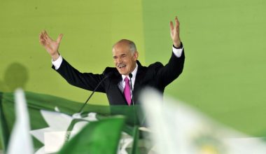 Σαν σήμερα ο Γ.Παπανδρέου είπε «λεφτά υπάρχουν» και κέρδισε τις εκλογές για να στείλει την χώρα στον «βυθό»