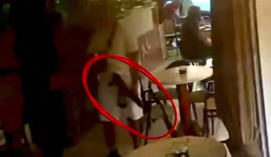 Αλβανία: Λογομάχησαν με ανήλικο σερβιτόρο και εκείνος φώναξε φίλους του με καλάσνικοφ στην καφετέρια! (βίντεο)