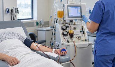 «Η πλασμαφαίρεση μπορεί να προκαλεί καρδιακές ανακοπές» – Τι είπε γνωστός αιματολόγος