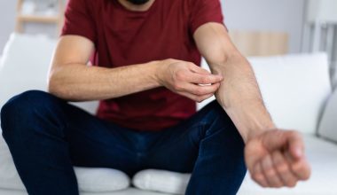 Κνησμός: Δείτε πότε η φαγούρα μπορεί να κρύβει σοβαρό πρόβλημα